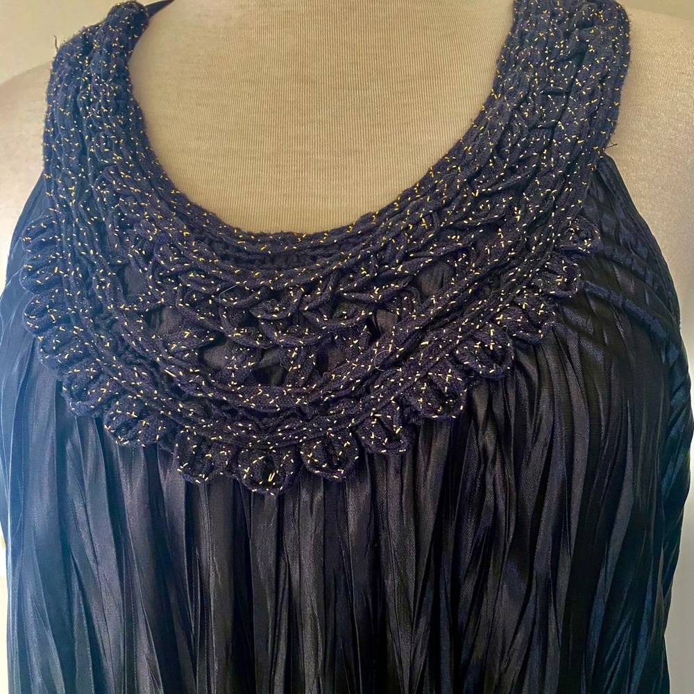 Elegant Black Sleeveless Top black and gold - Picture 2 of 6